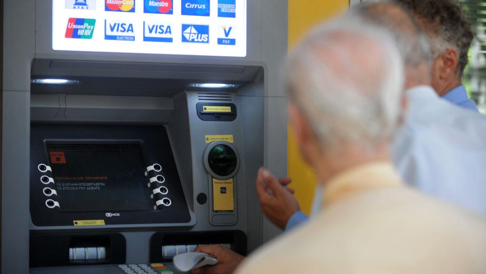 Με τις τράπεζες ή με την κοινωνία;